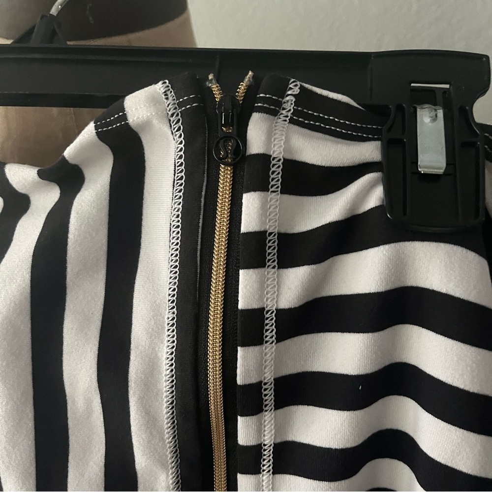 LULULEMON Black White Striped VINYASA SCARF Apex Stripe Zips Zipper - Picture 7 of 7